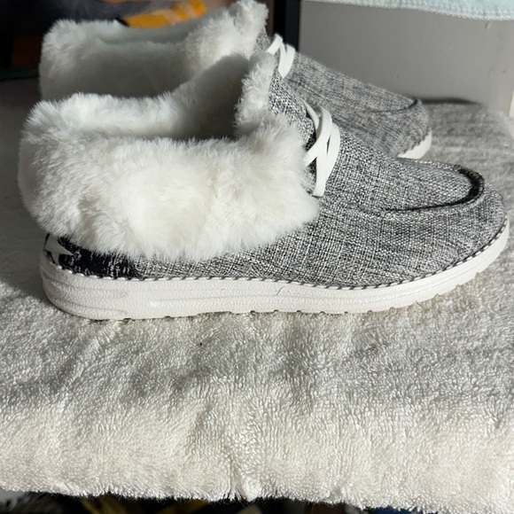 Cozy Gray Faux Fur Lined Slippers - Picture 6 of 6